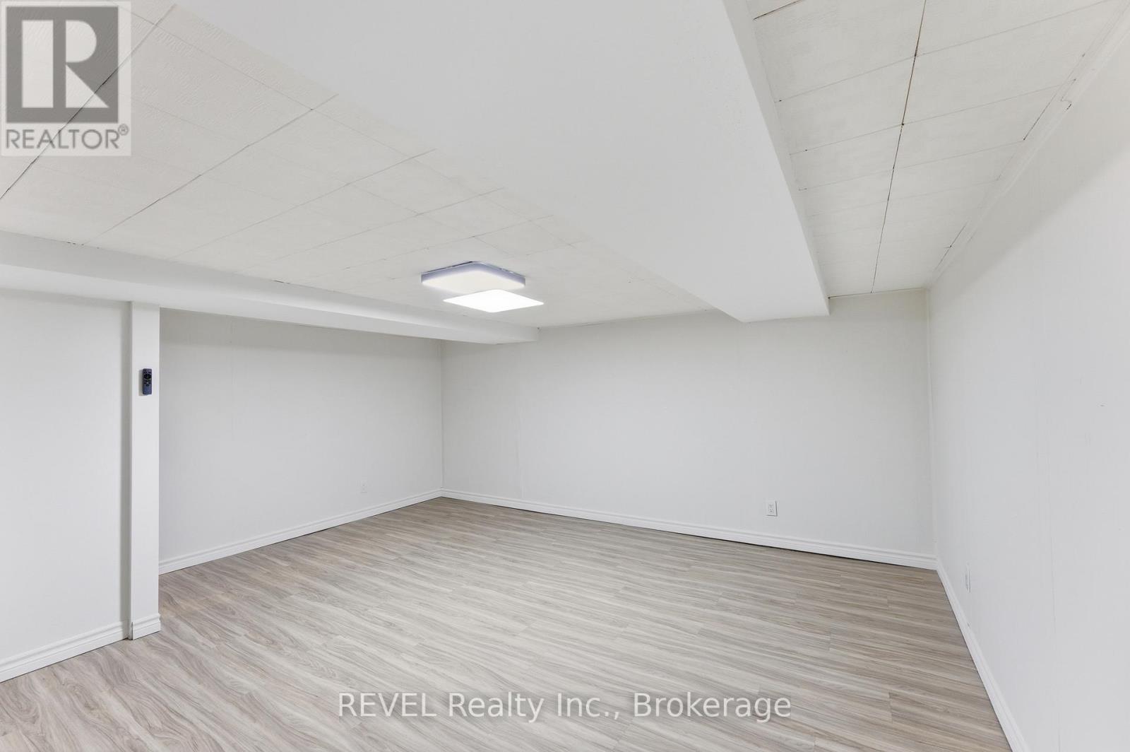 #15 151 LINWELL ROAD - 40
