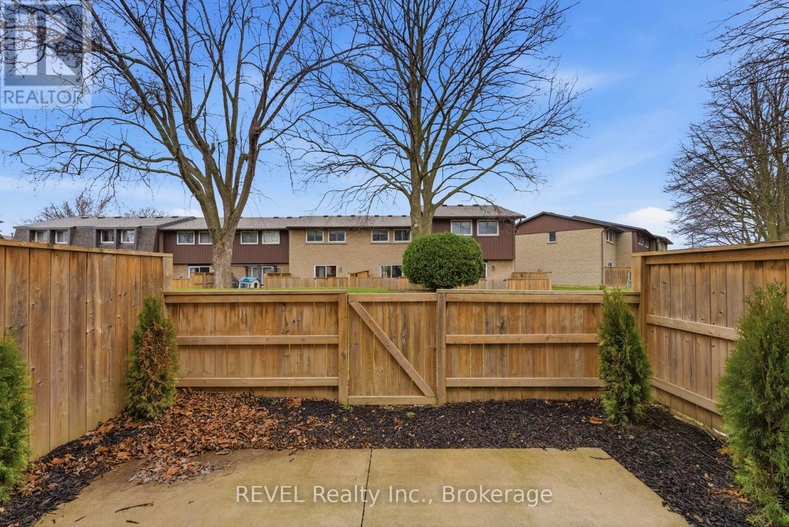 #15 151 LINWELL ROAD - 43