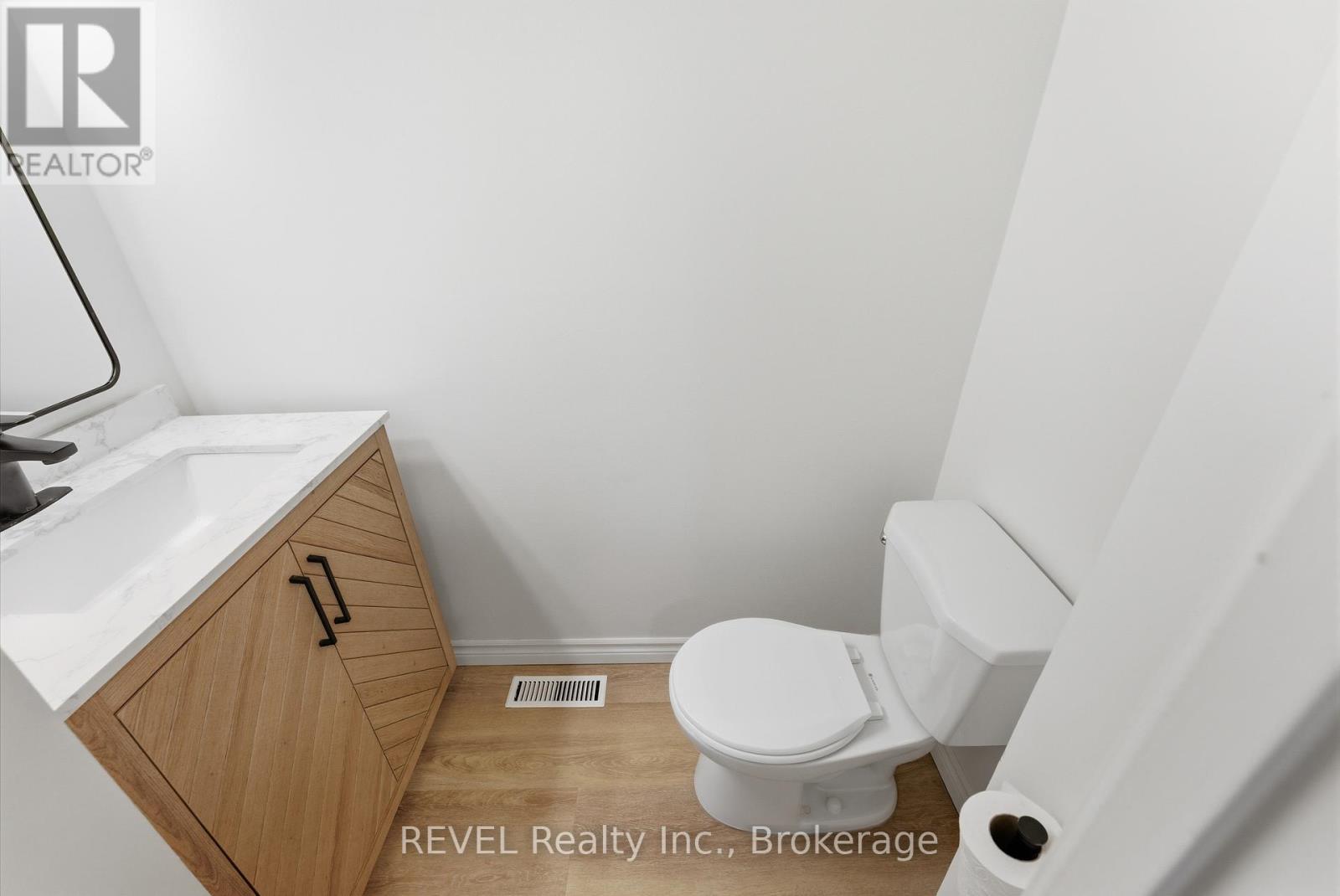 #15 151 LINWELL ROAD - 7