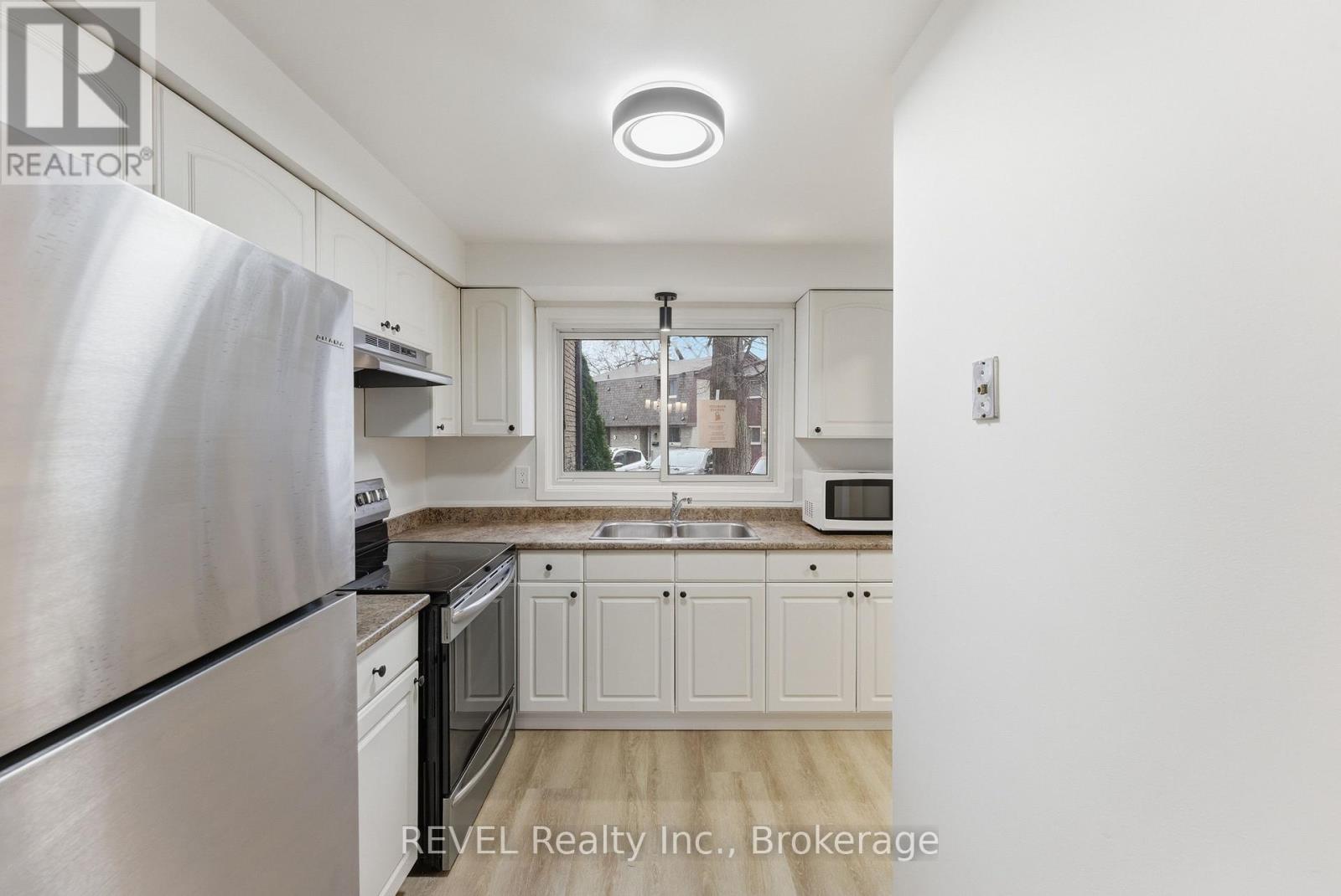 #15 151 LINWELL ROAD - 8