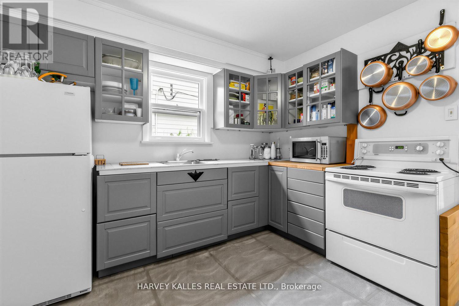 246 BURNETT AVENUE - 11