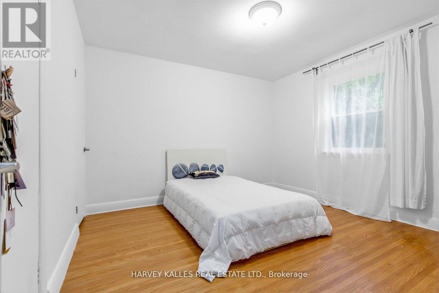 246 BURNETT AVENUE - 13
