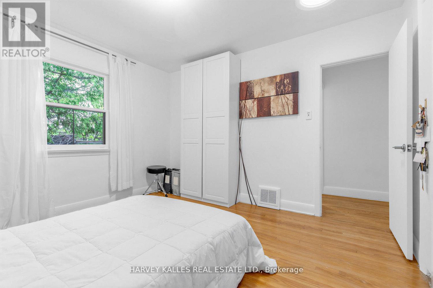 246 BURNETT AVENUE - 14