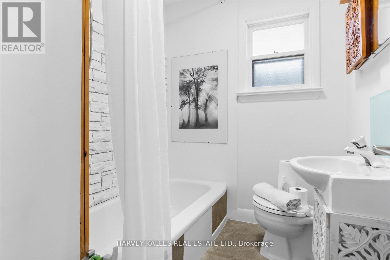 246 BURNETT AVENUE - 19