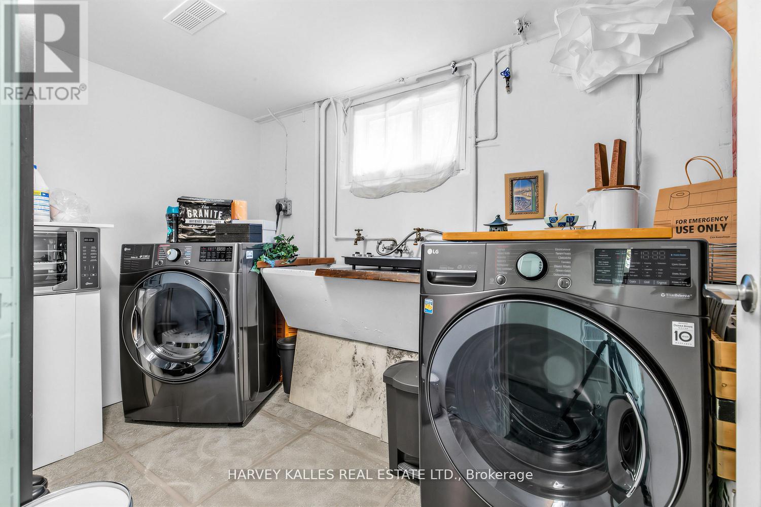 246 BURNETT AVENUE - 25