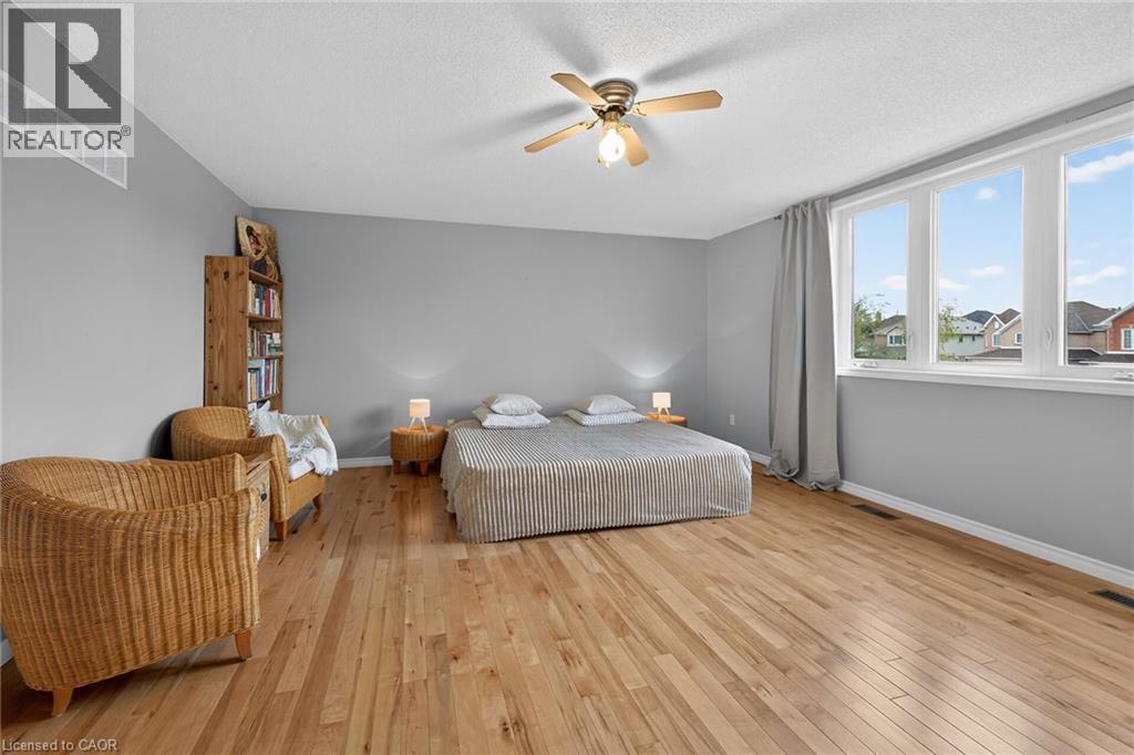 35 COVE Crescent, Stoney Creek, Ontario, L8E5A3 — Photo 12