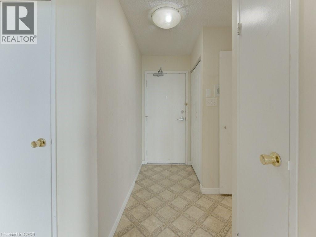 225 HARVARD Place Unit# 1711, Waterloo, Ontario, N2N1C3 — Photo 3