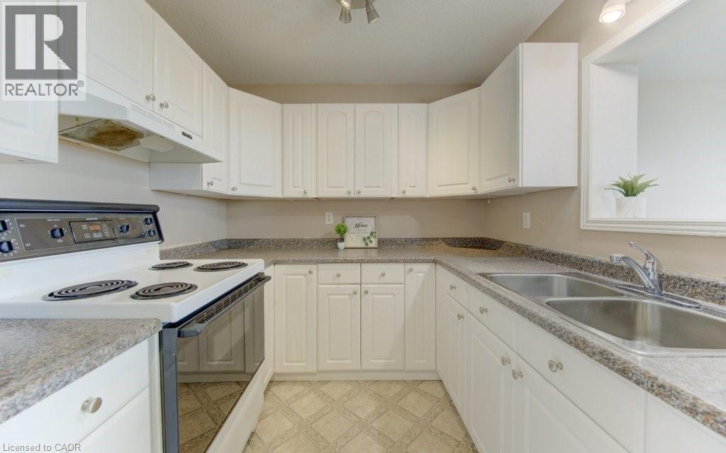 225 HARVARD Place Unit# 1711, Waterloo, Ontario, N2N1C3 — Photo 18
