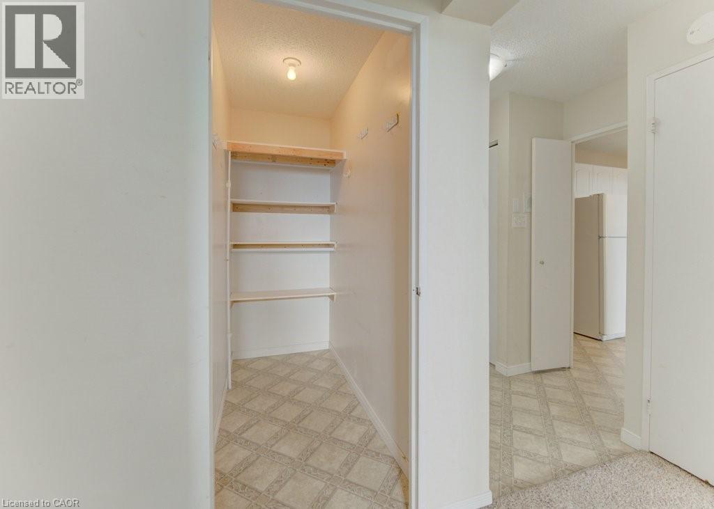 225 HARVARD Place Unit# 1711, Waterloo, Ontario, N2N1C3 — Photo 31