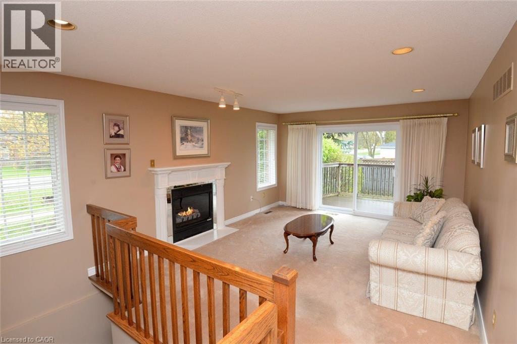 210 FIDDLERS GREEN Road Unit# 1, Ancaster, Ontario, L9G1W6 — Photo 2