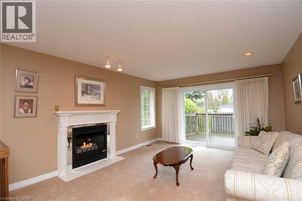 210 FIDDLERS GREEN Road Unit# 1, Ancaster, Ontario, L9G1W6 — Photo 13