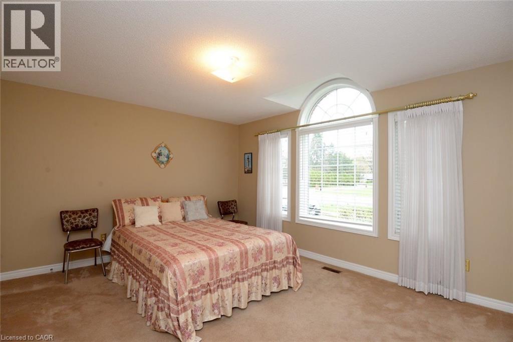 210 FIDDLERS GREEN Road Unit# 1, Ancaster, Ontario, L9G1W6 — Photo 12