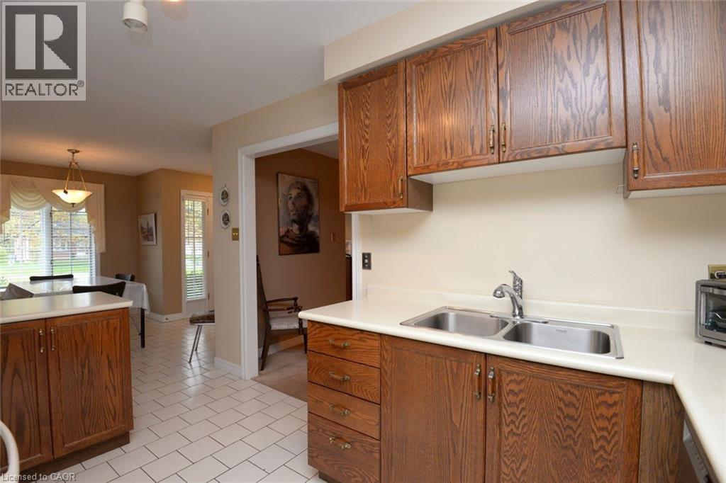 210 FIDDLERS GREEN Road Unit# 1, Ancaster, Ontario, L9G1W6 — Photo 23