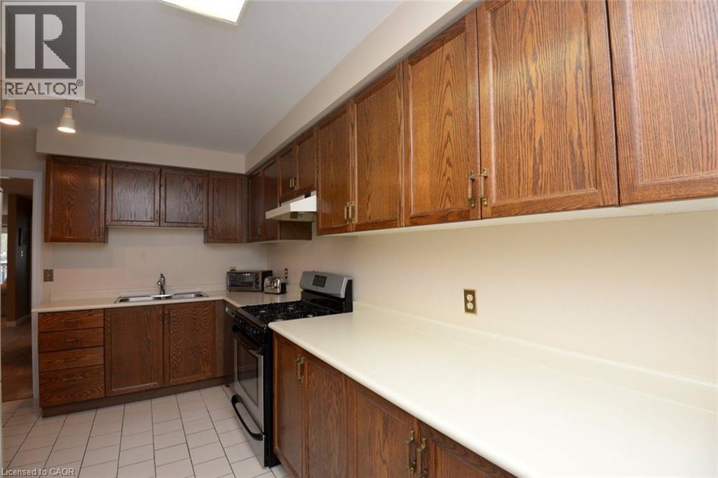 210 FIDDLERS GREEN Road Unit# 1, Ancaster, Ontario, L9G1W6 — Photo 17