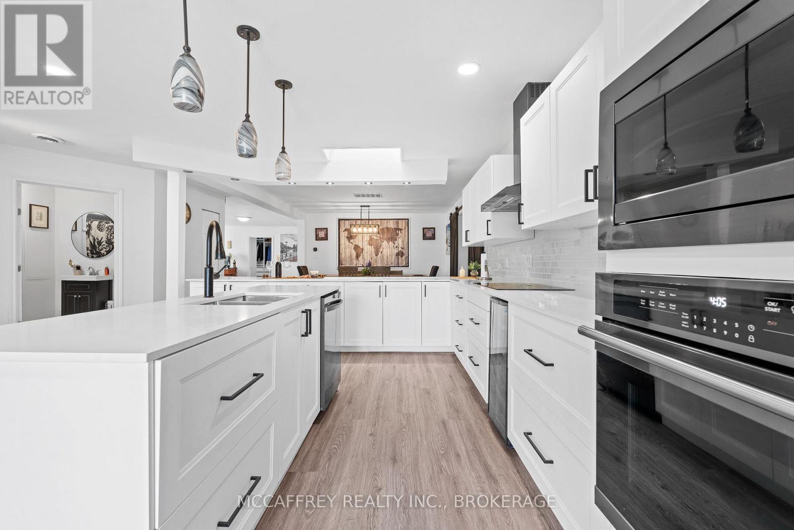 137 THOMAS STREET W - 10