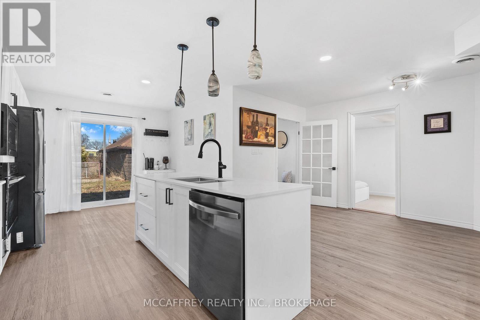 137 THOMAS STREET W - 13