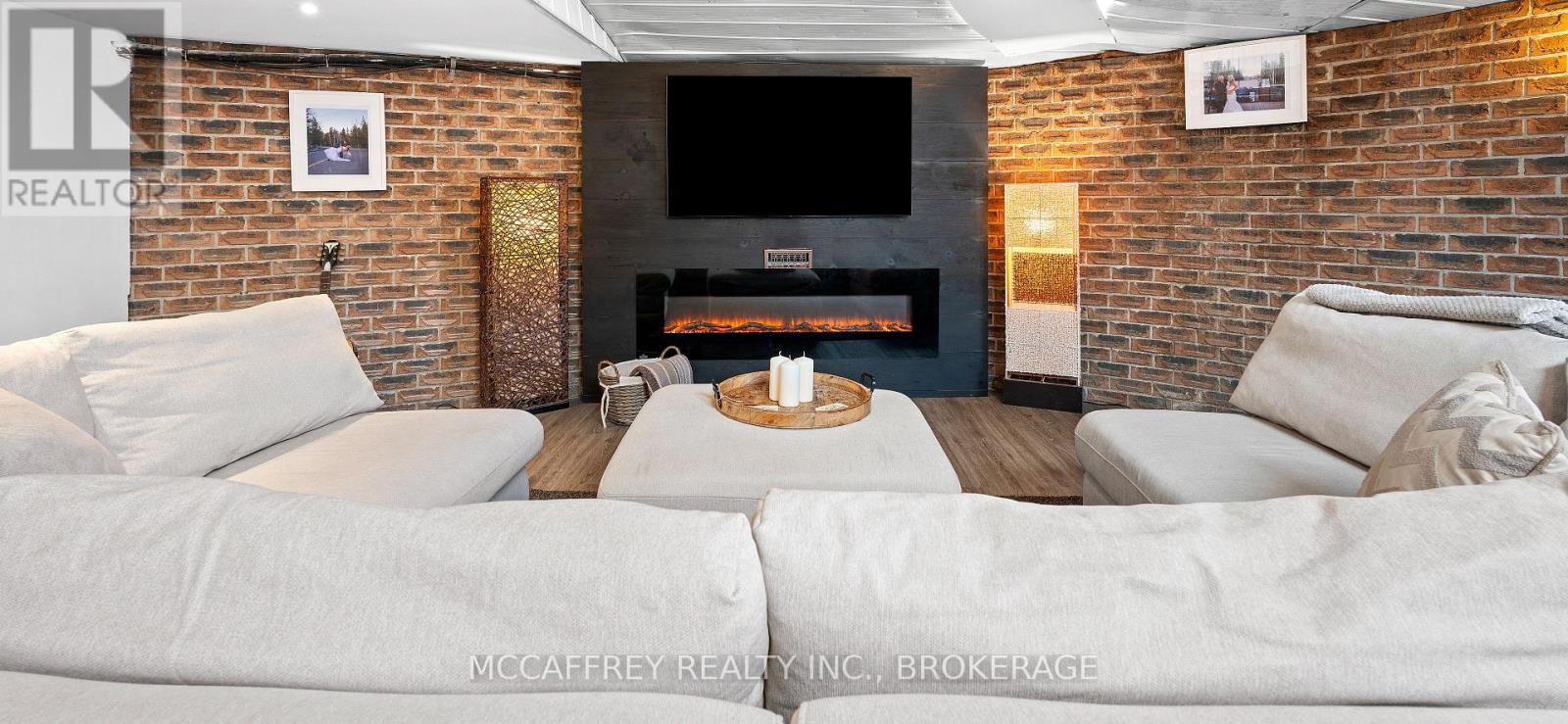 137 THOMAS STREET W - 31