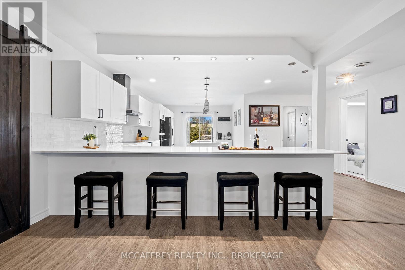 137 THOMAS STREET W - 8