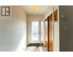 Living room - 182 Dixon Road, Toronto, ON M9P2L8 Photo 9