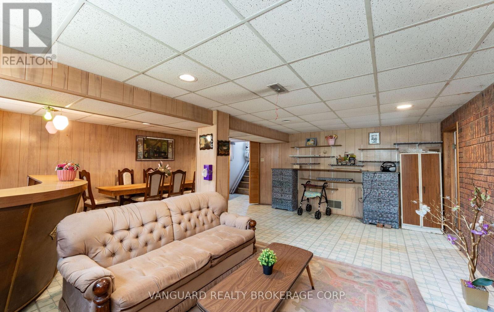 182 DIXON ROAD - 30
