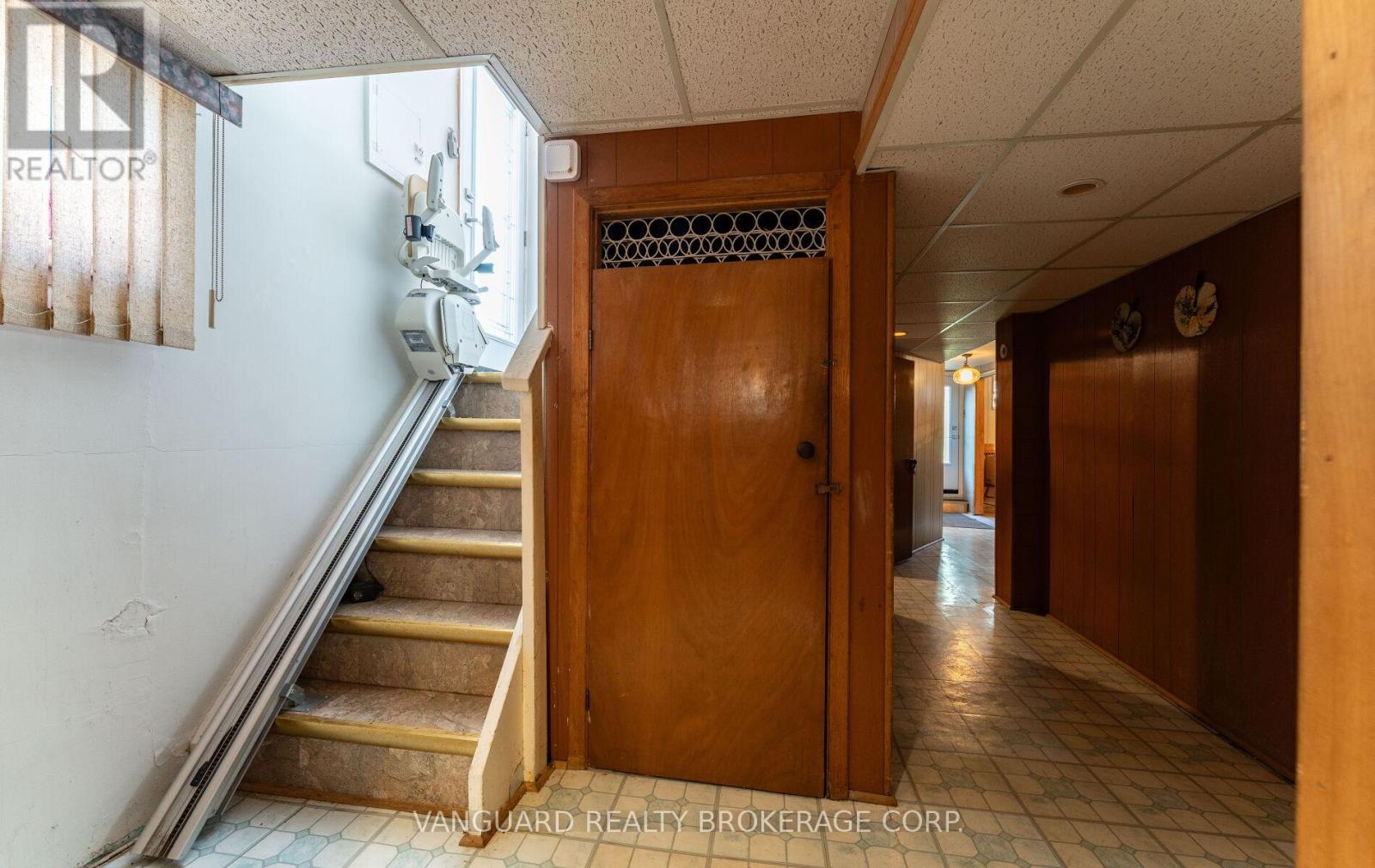 182 DIXON ROAD - 27
