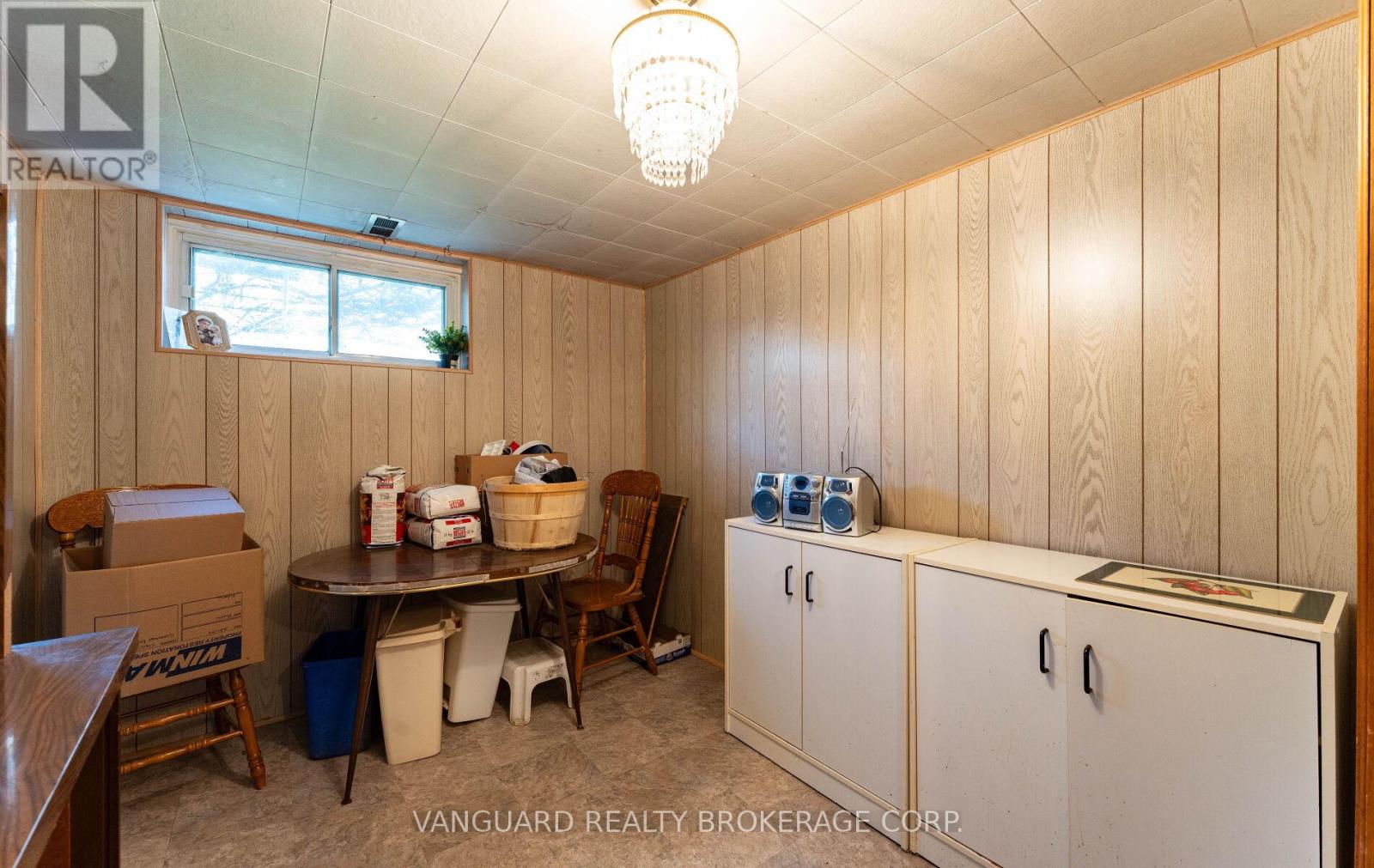 182 DIXON ROAD - 35