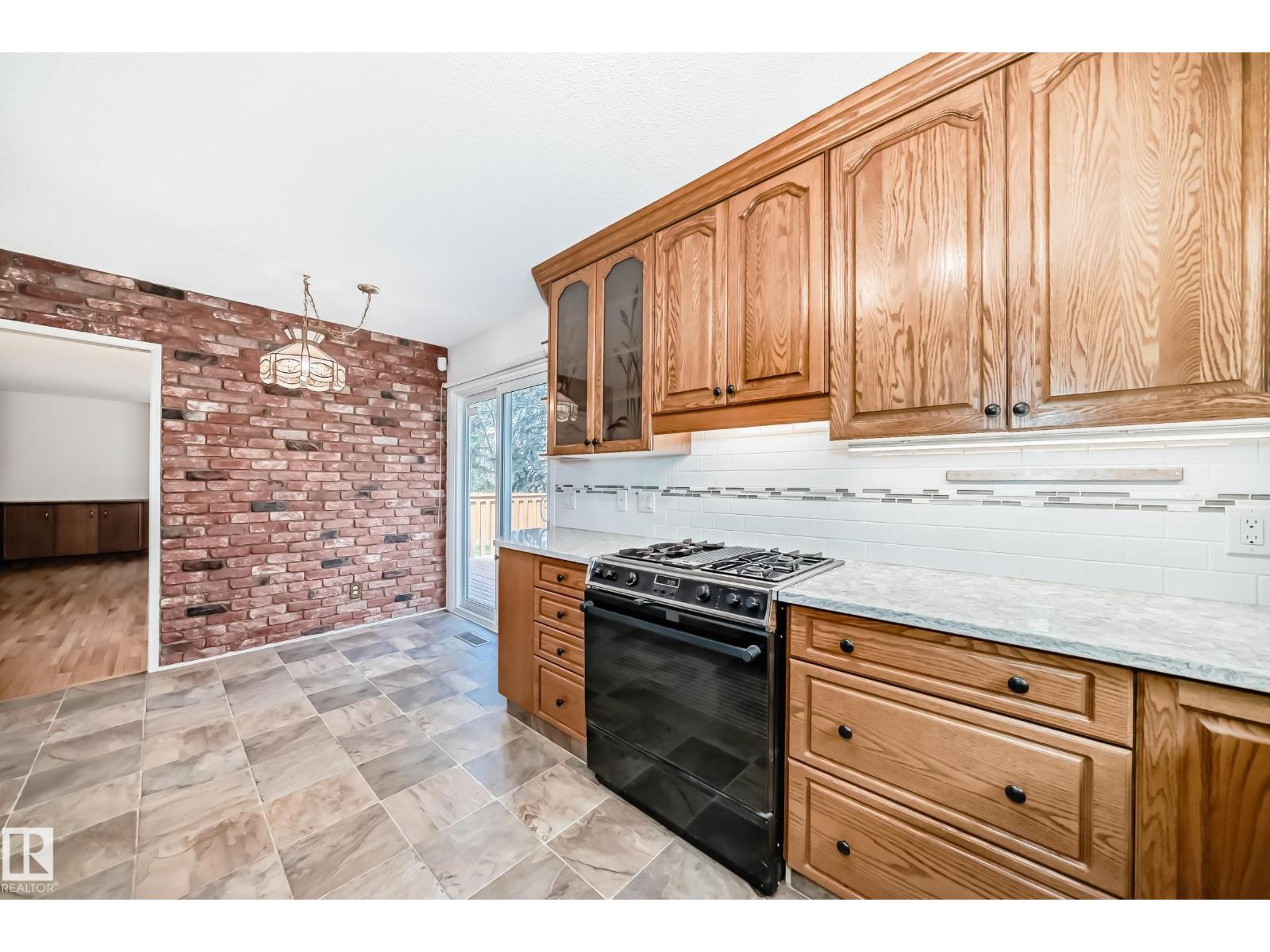 79 BROADVIEW CR - 12