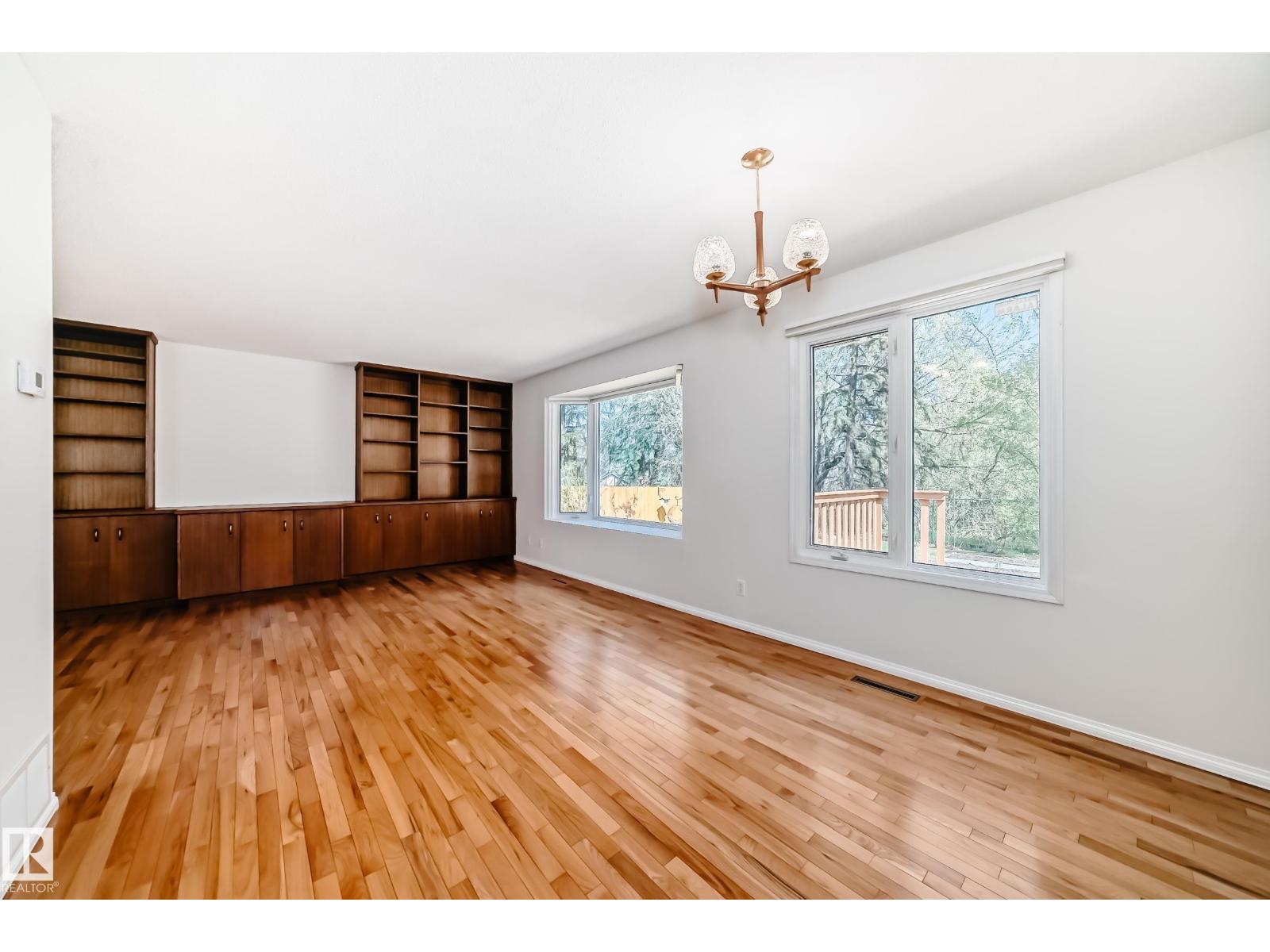 79 BROADVIEW CR - 25