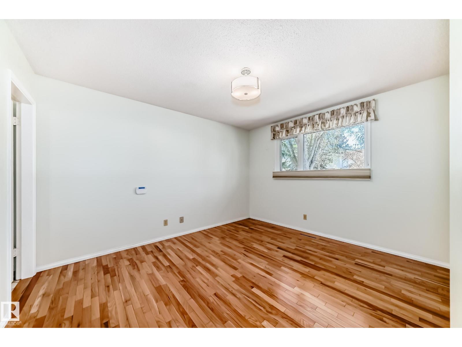 79 BROADVIEW CR - 27