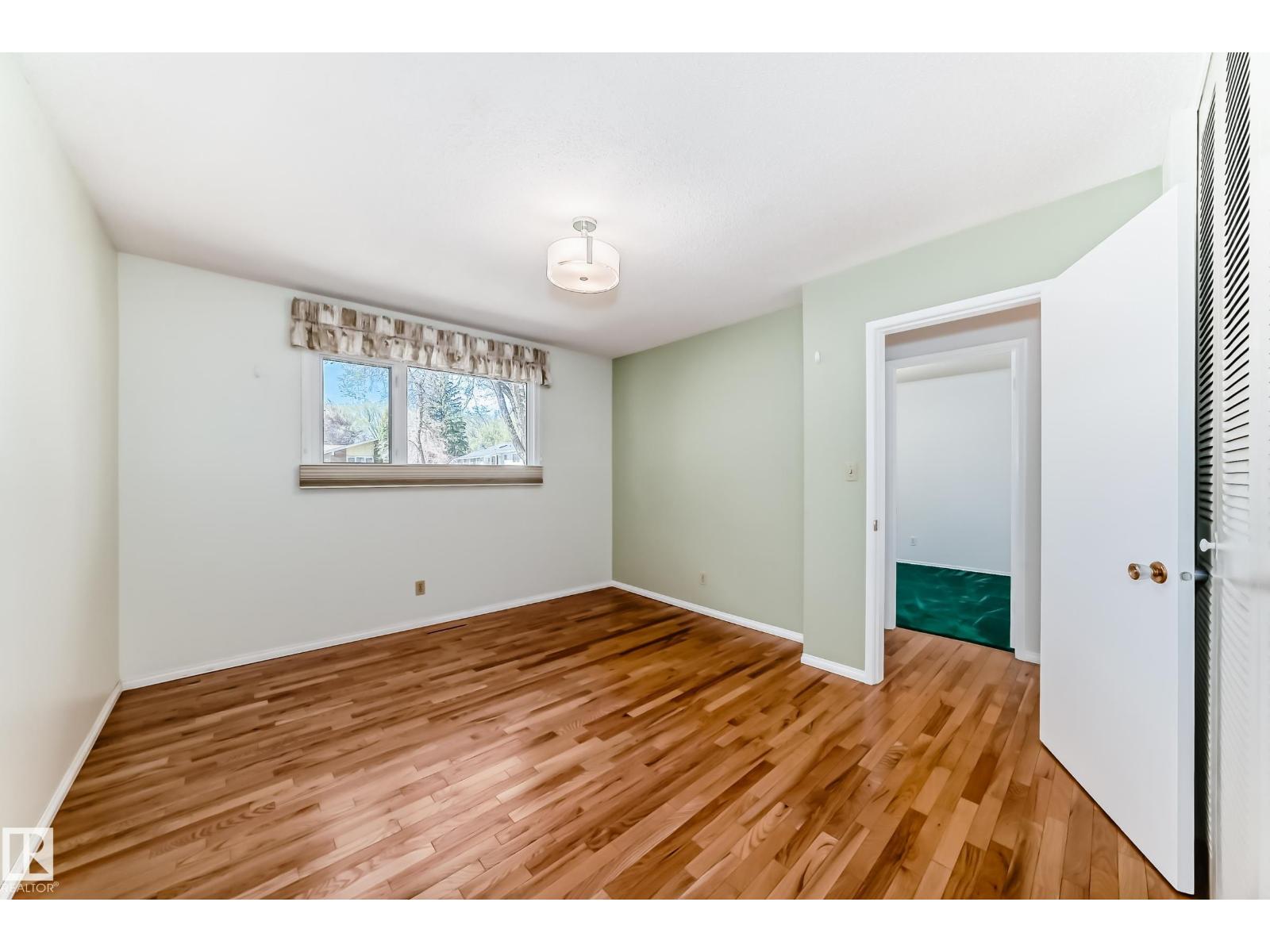 79 BROADVIEW CR - 28