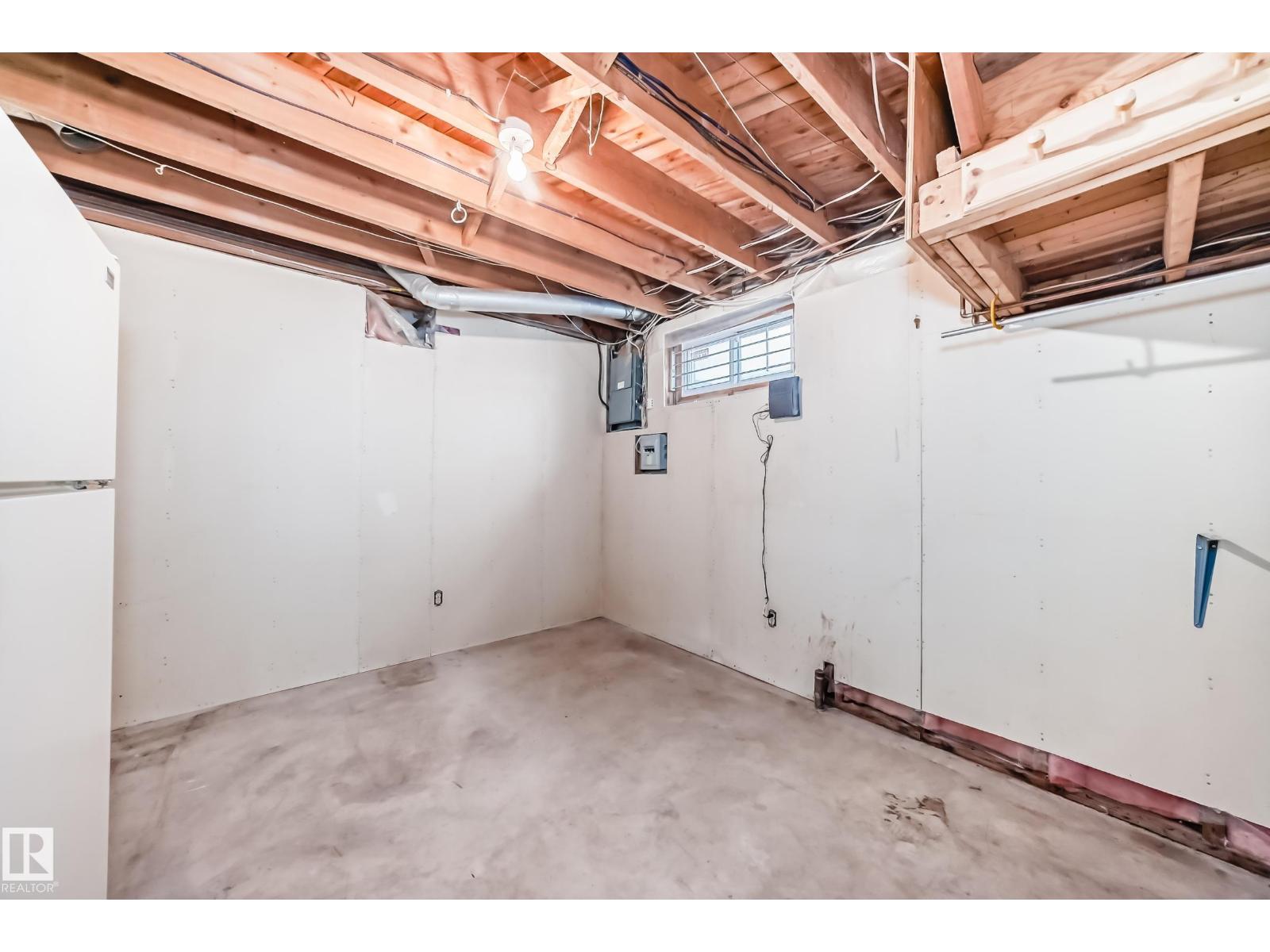 79 BROADVIEW CR - 40