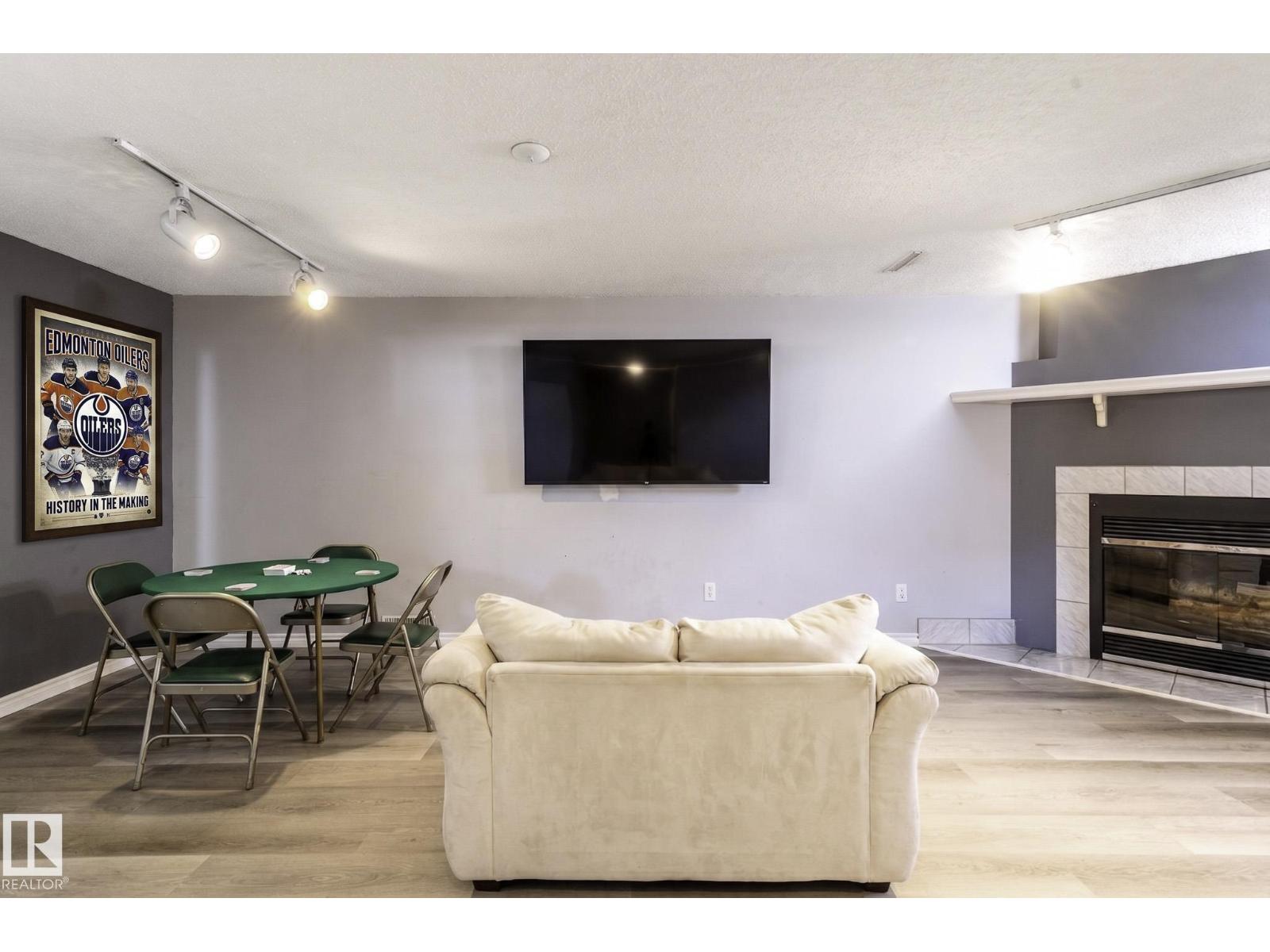 9331 52 ST NW - 31