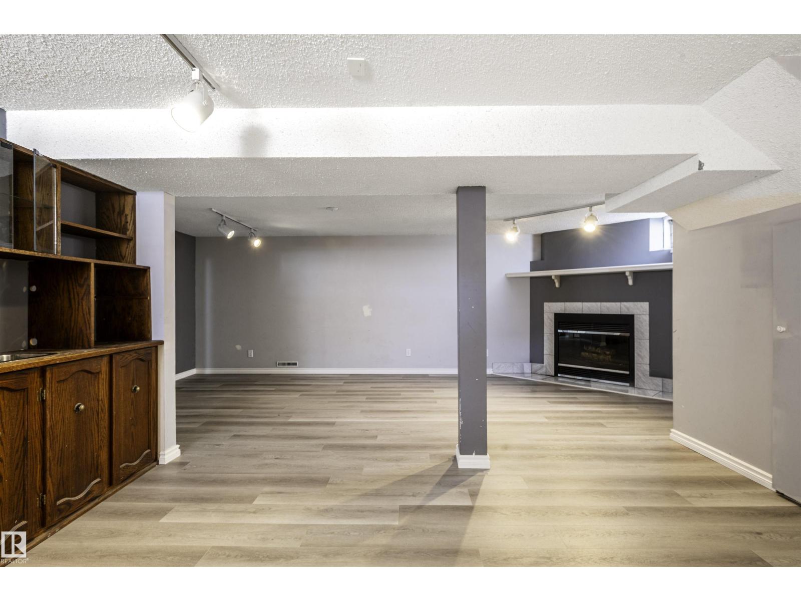 9331 52 ST NW - 33