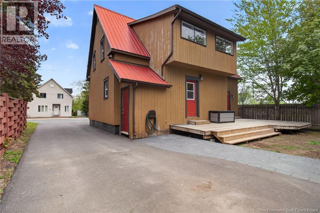 49 Pleasant Street - 48