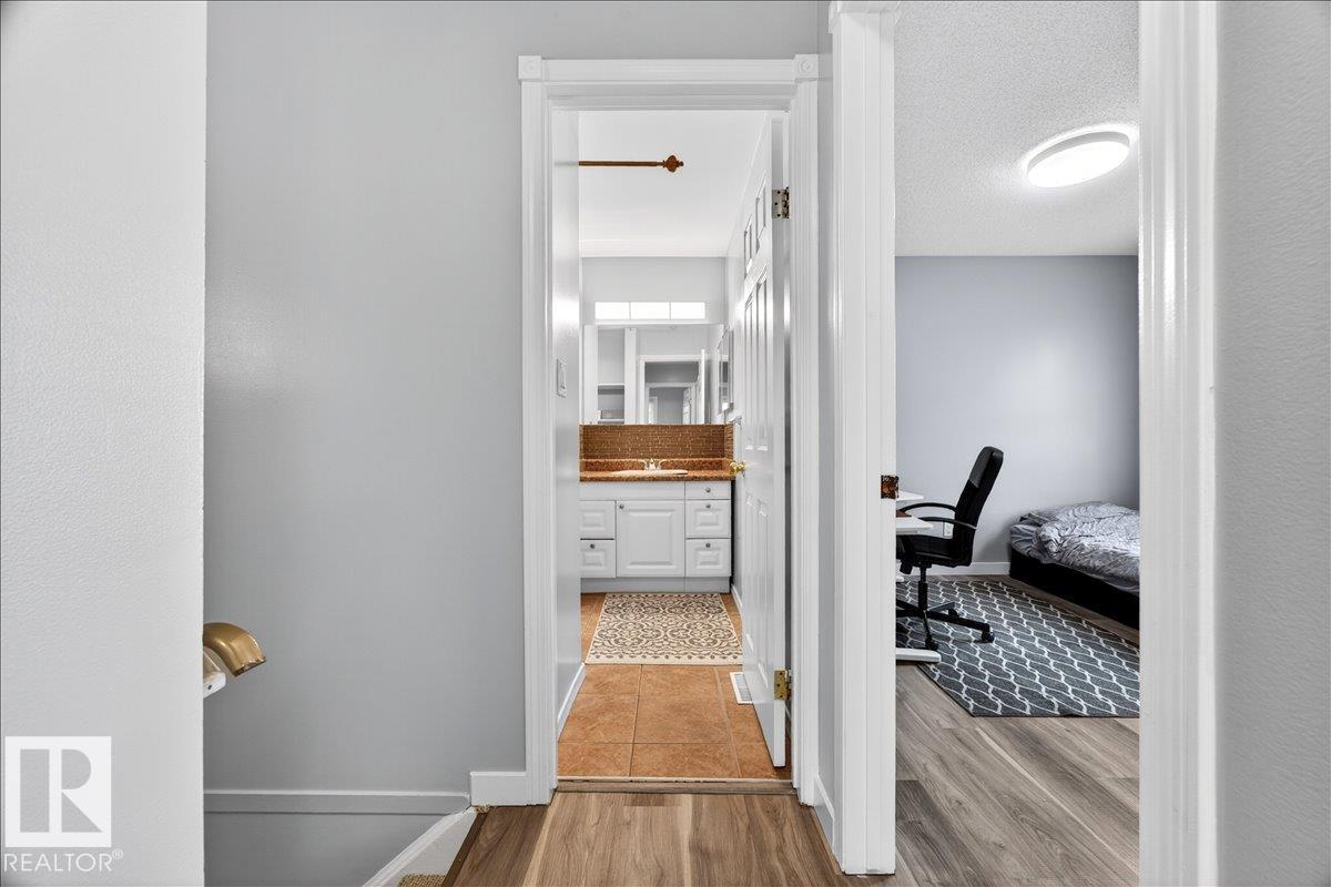 6528 184 ST NW - 15