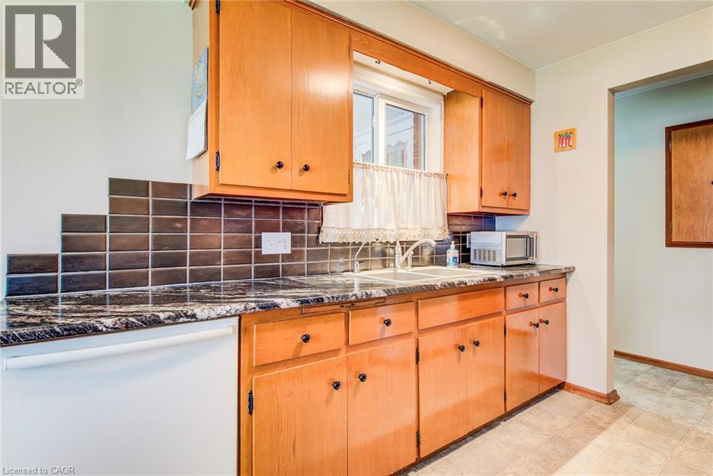 18 QUEENSTON Crescent, Kitchener, Ontario, N2B2V5 — Photo 19