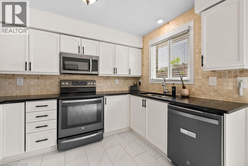 19 BREWSTER Way - 19
