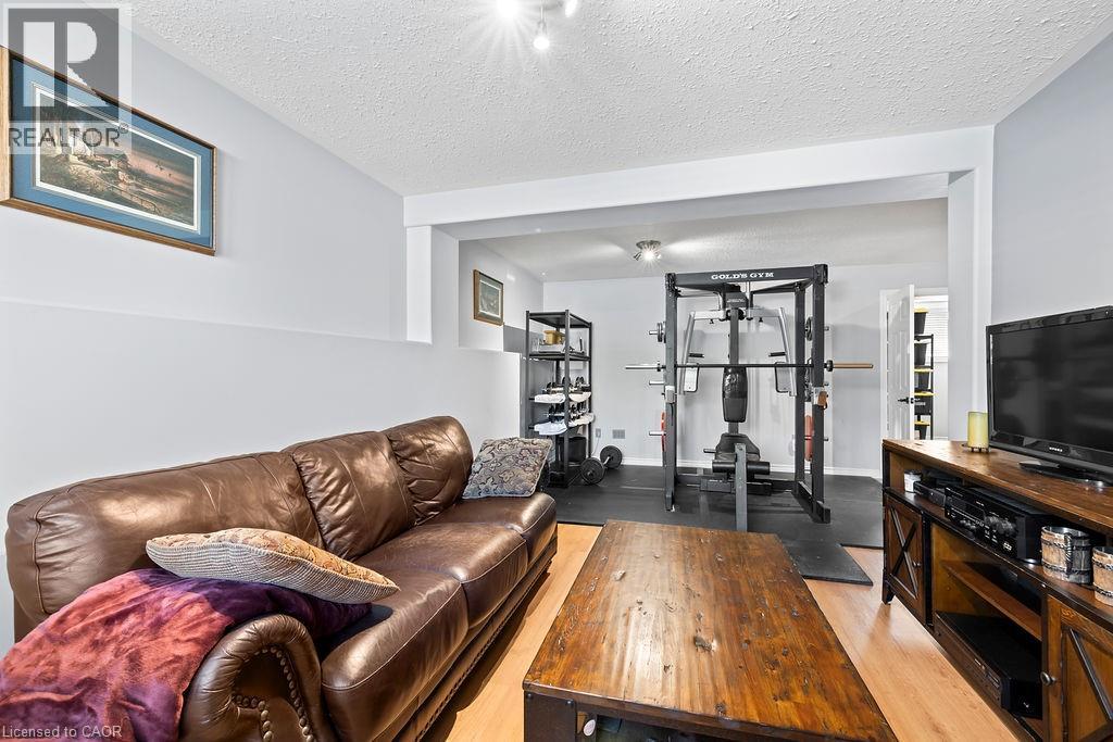 19 BREWSTER Way - 35