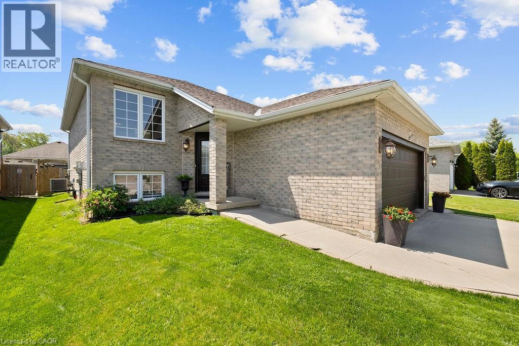 19 BREWSTER Way - 2