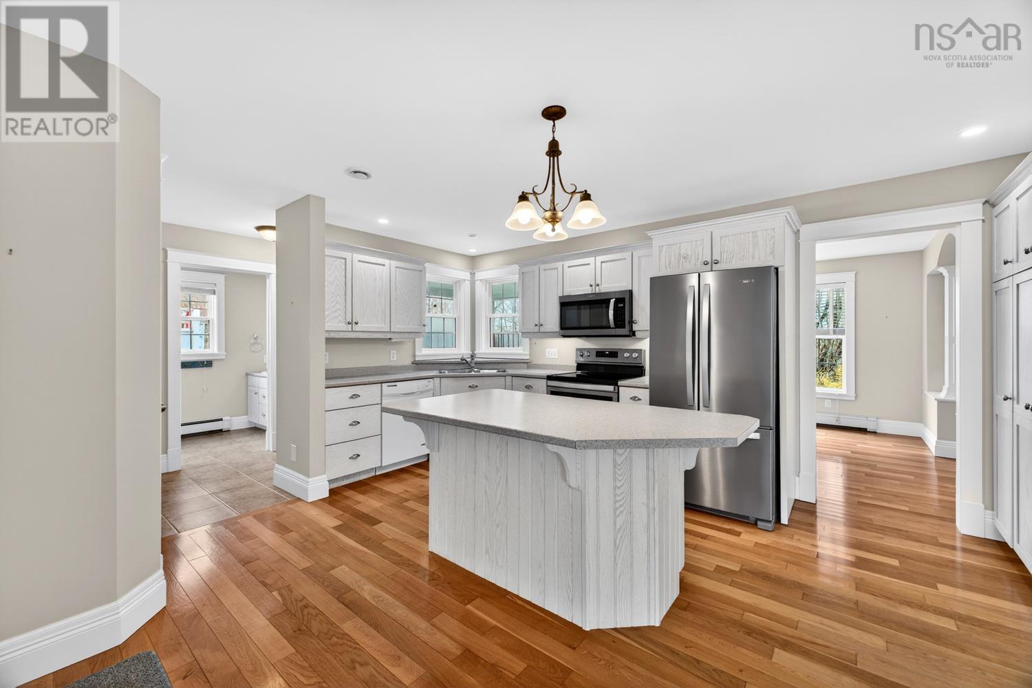 Property 23 of 49 of 18 OSPREY Court
