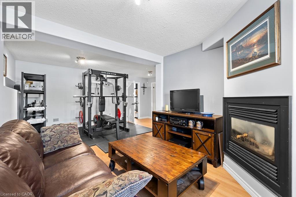 19 BREWSTER Way - 36