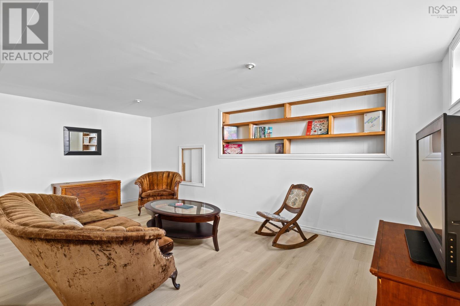 Property 20 of 40 of 17 Ellen Drive