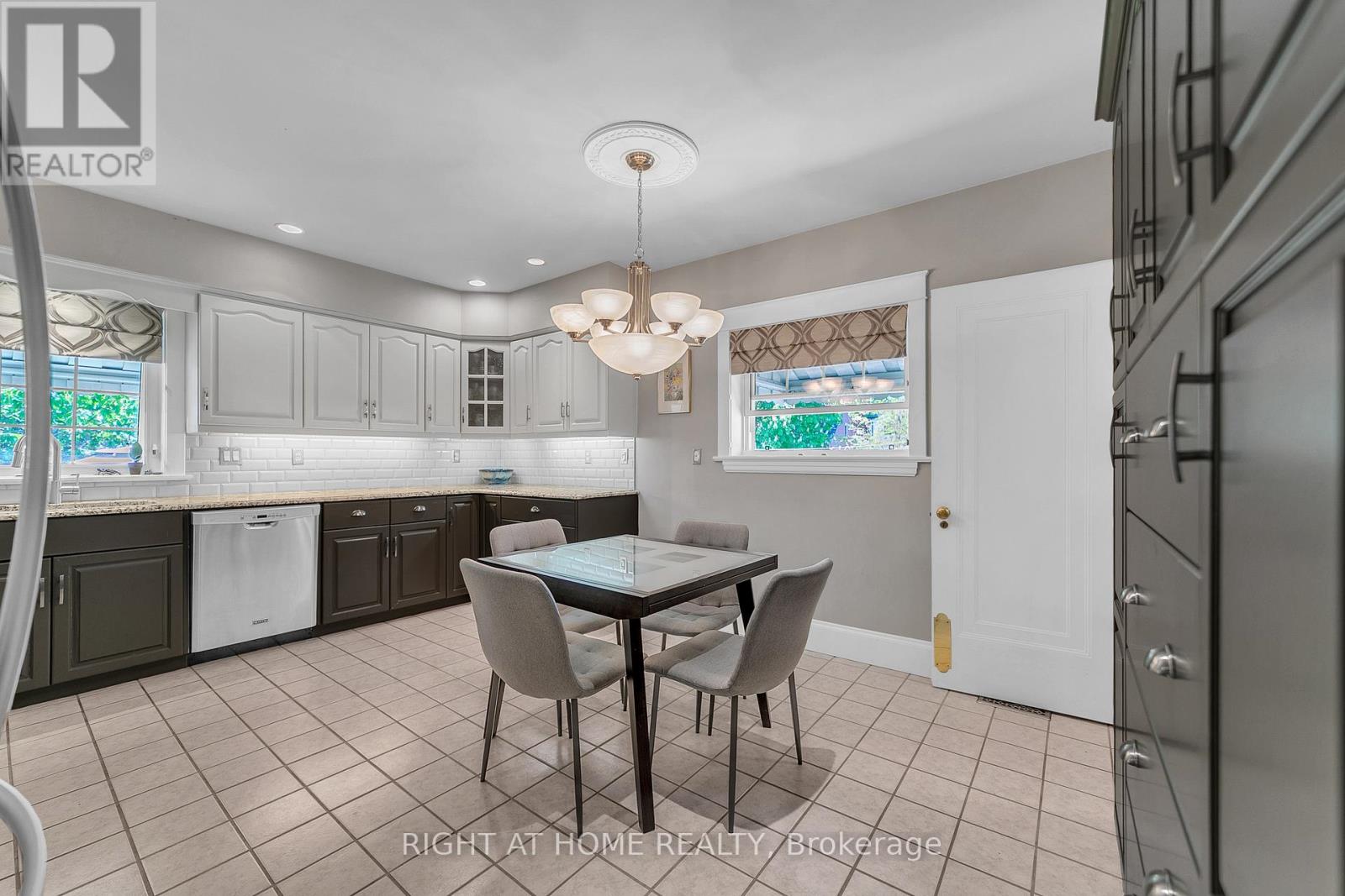 16 NELLES BOULEVARD - 22