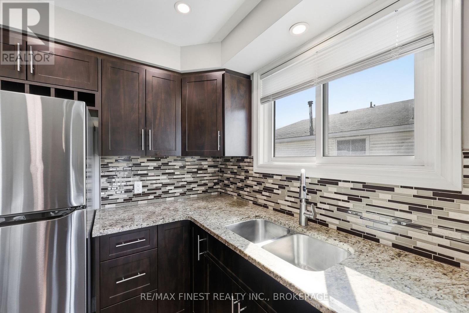 295 OWENS CRESCENT - 13