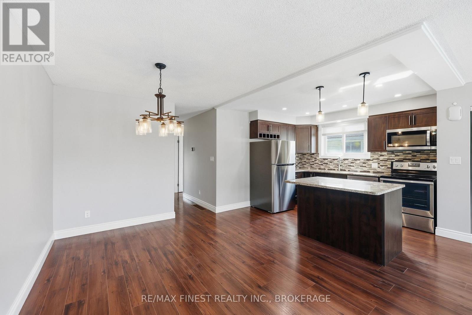 295 OWENS CRESCENT - 17