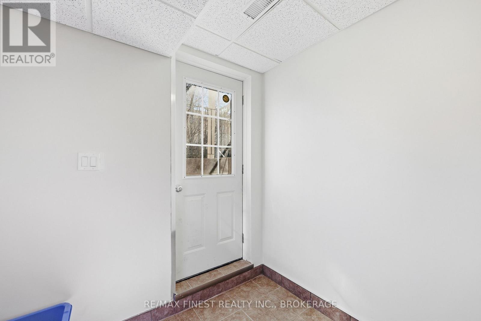 295 OWENS CRESCENT - 30