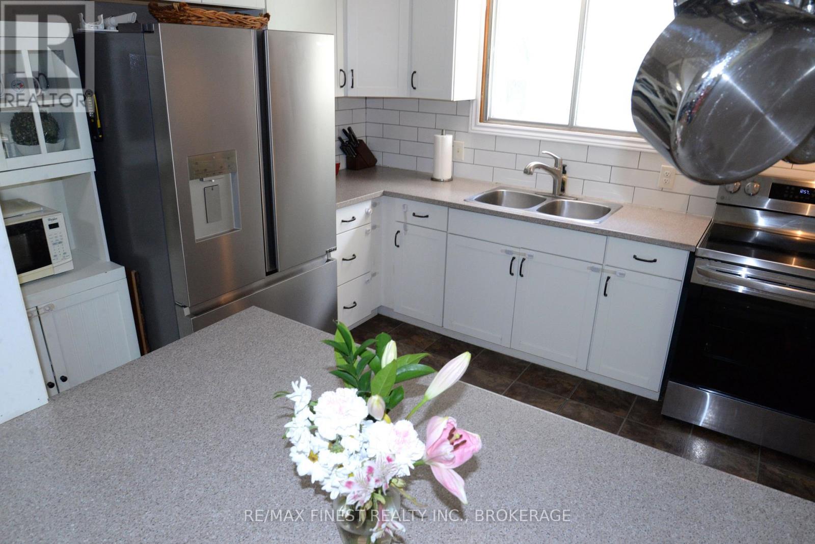 48 ABBEY DALE COURT - 13