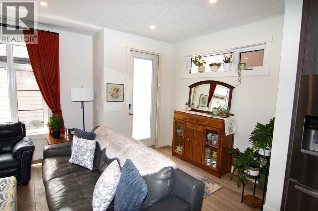 #2 1929 36 Street SW - 18