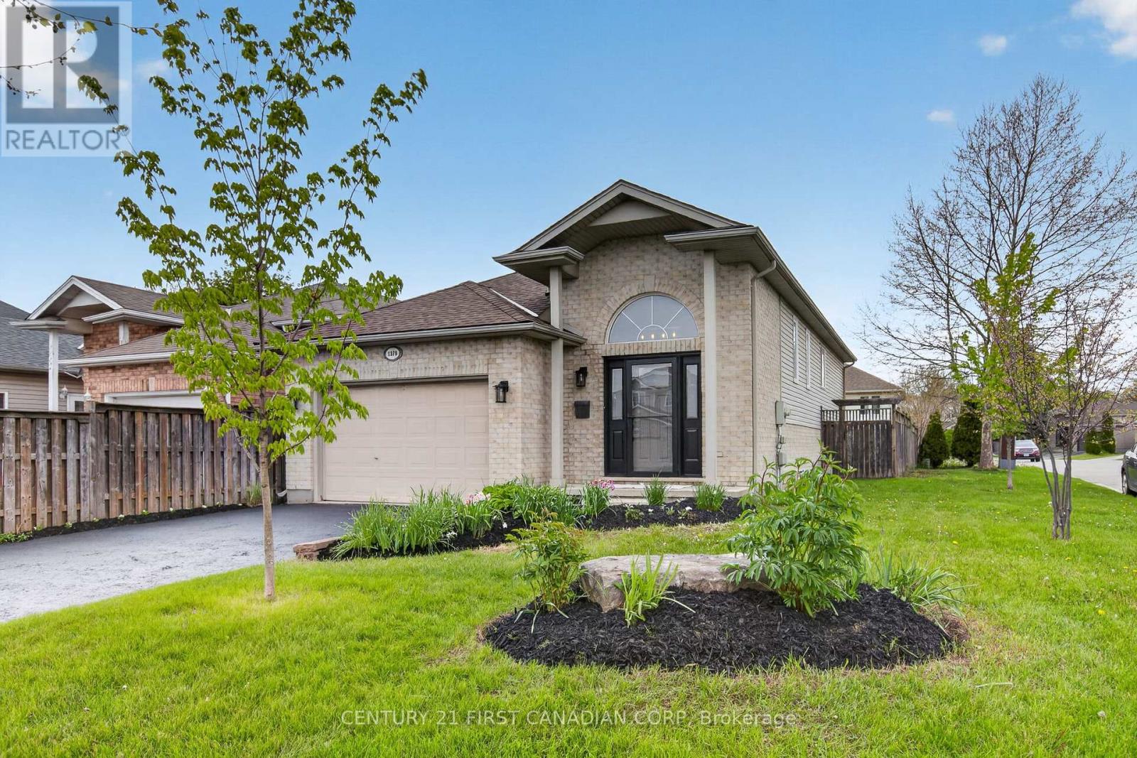 1379 ASPENRIDGE CRESCENT - 2