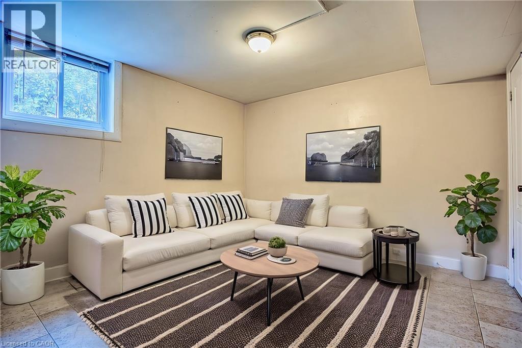 39 CHESTER Road, Stoney Creek, Ontario, L8E1X8 — Photo 4